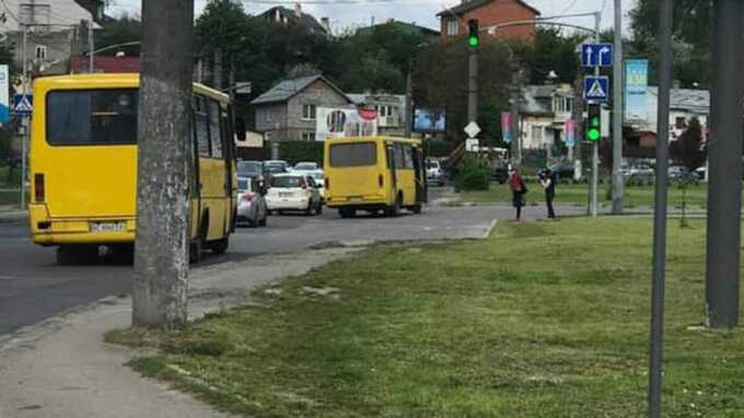 Во Львове водитель маршрутки подрался с коллегой и отобрал у него ключи из-за пассажиров