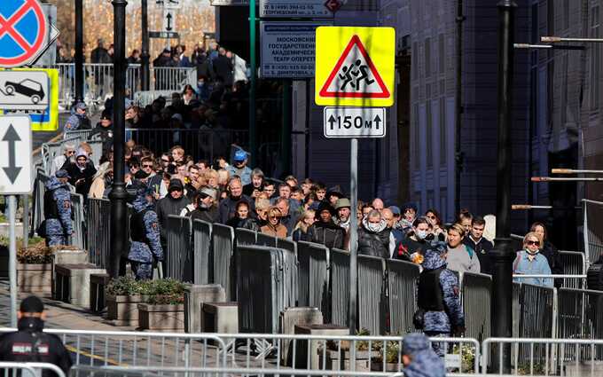 В очереди на прощание с Горбачевым задержали несколько человек