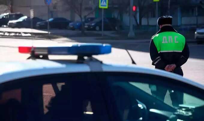 В Якутии пьяный водитель напал с ножом на инспектора, но перед этим он извинился