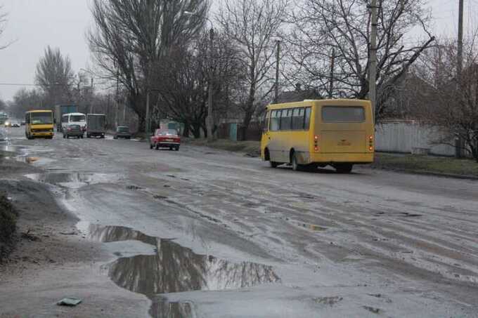 Из-за наличия ям на дорогах в Ростове-на-Дону водители автобусов массово решают уволиться